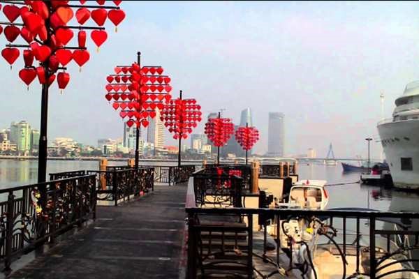 Cầu khóa tình yêu Đà Nẵng và những câu chuyện 